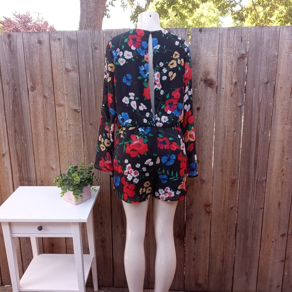 Free Press Floral Bell Sleeve Romper Size Medium - Picture 4 of 6